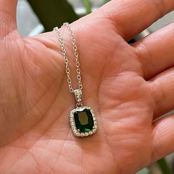 The Emerald Stunner Pendant Necklace in 925 silver - Picture 7 of 7